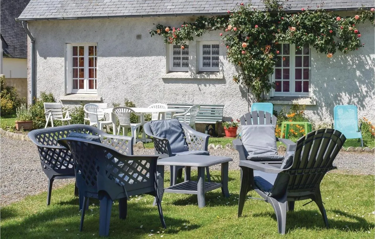 Holiday home Beautiful Home In Ploumilliau With Kitchen France