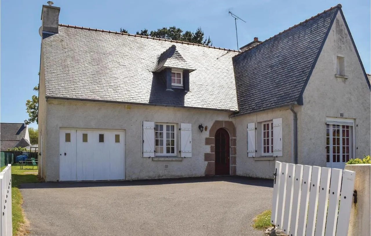Beautiful Home In Ploumilliau With Kitchen France