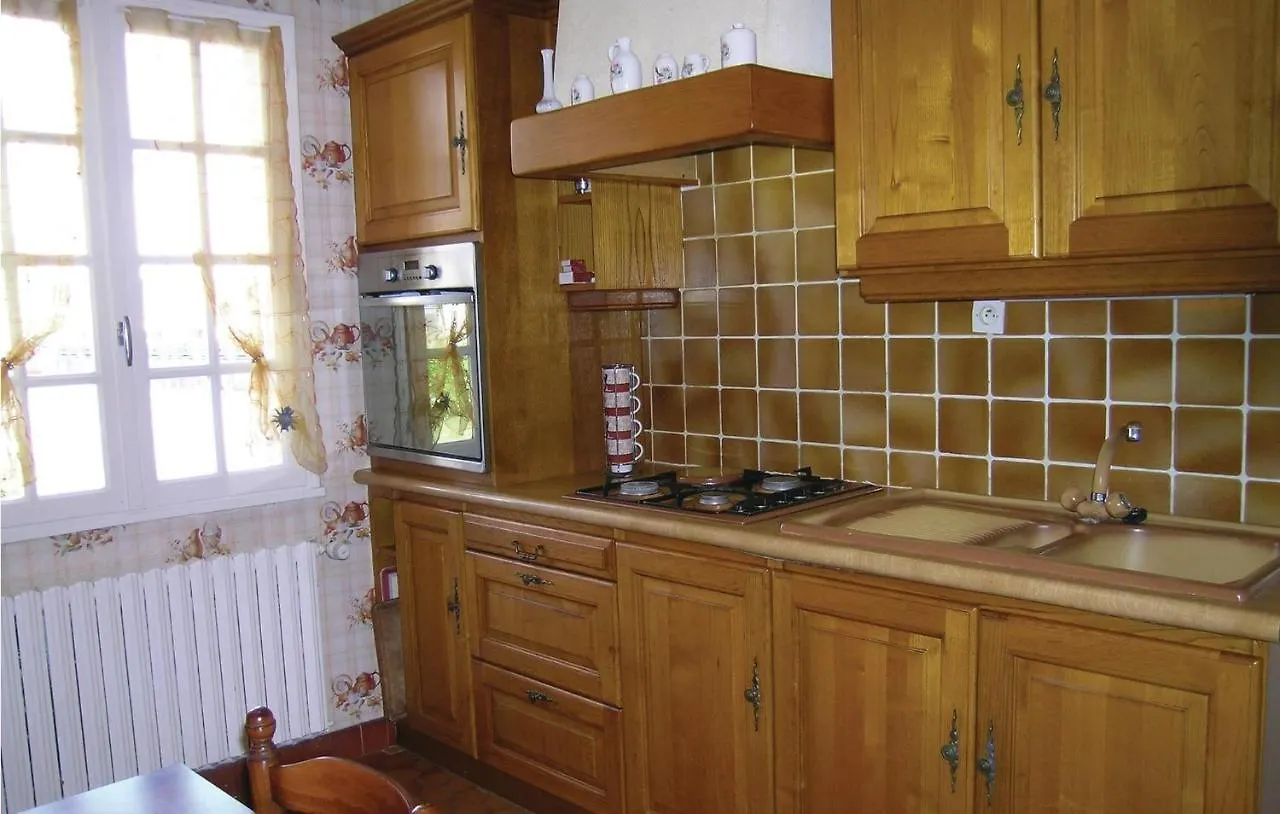 Beautiful Home In Ploumilliau With Kitchen Holiday home