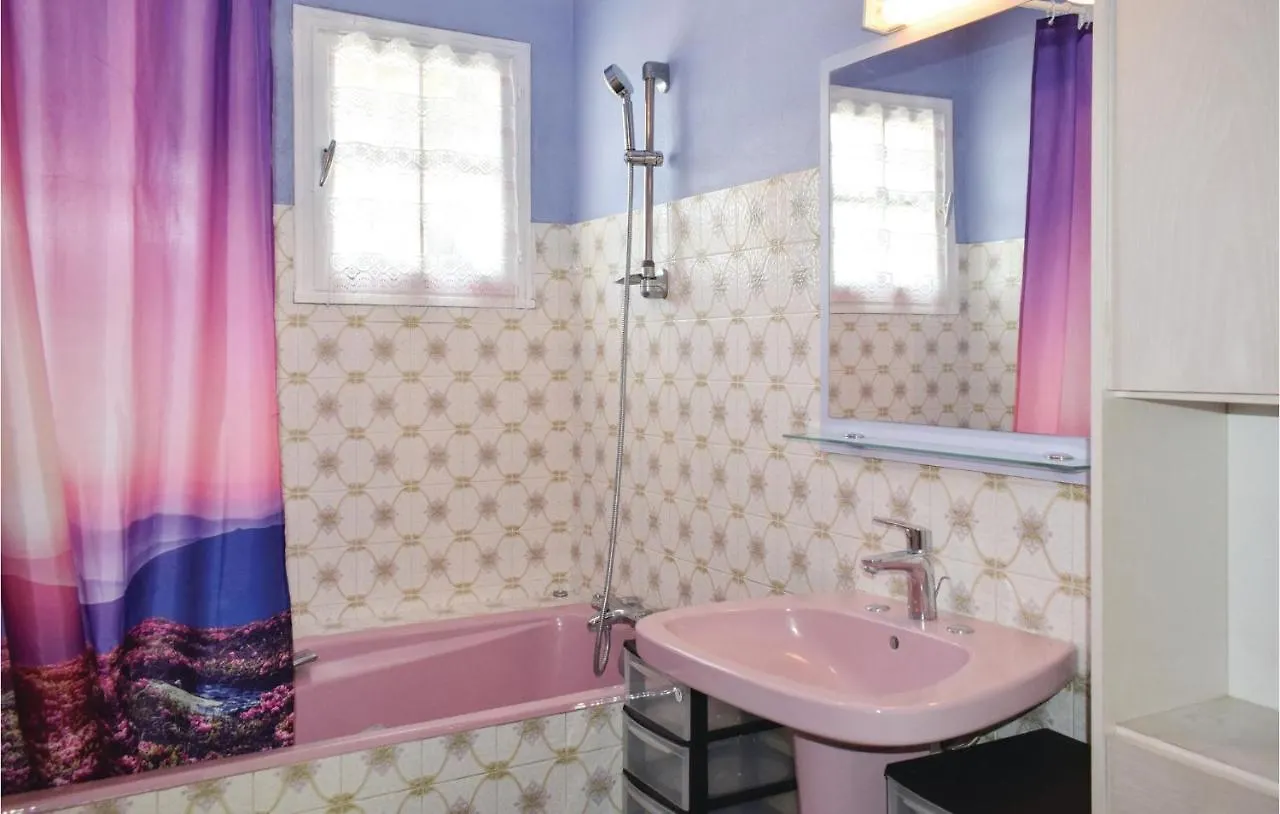 Holiday home Beautiful Home In Ploumilliau With Kitchen France